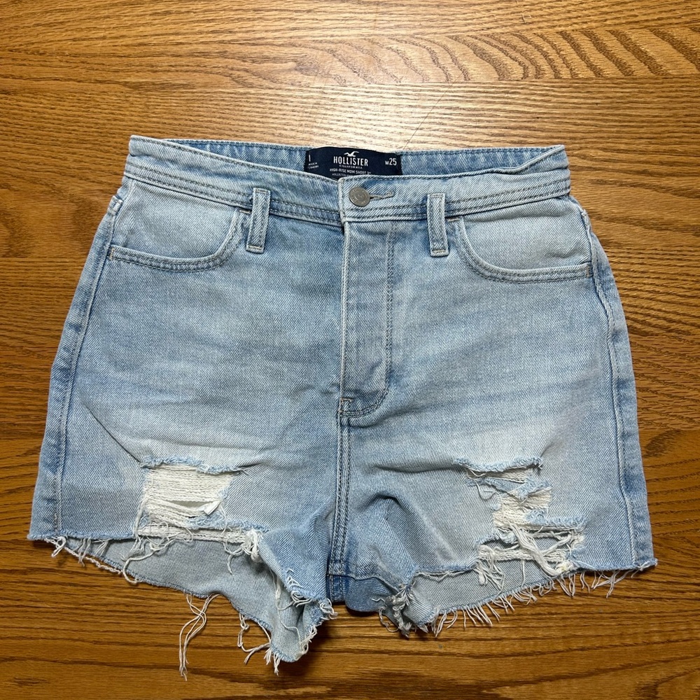 Women’s Hollister Light Wash Distressed Denim Shorts Size 1/25